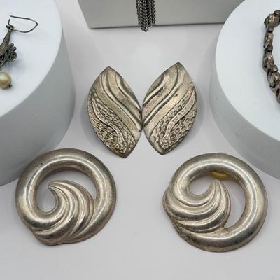 LOT 145J: Vintage Silvertone Jewelry Collection