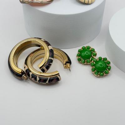 LOT 146J: Collection of Cool Vintage Earrings w/ Cameo Brooch