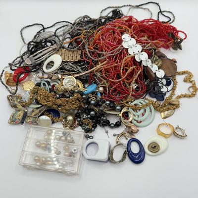 LOT 147J: Jewelry for Craft or Repair