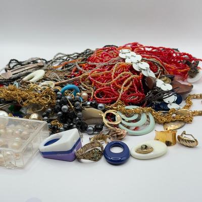 LOT 147J: Jewelry for Craft or Repair