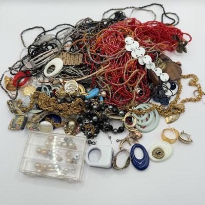 LOT 147J: Jewelry for Craft or Repair