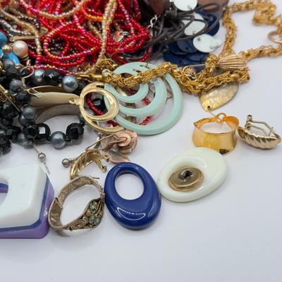 LOT 147J: Jewelry for Craft or Repair