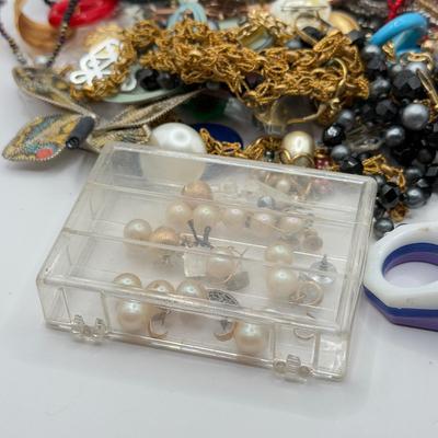 LOT 147J: Jewelry for Craft or Repair