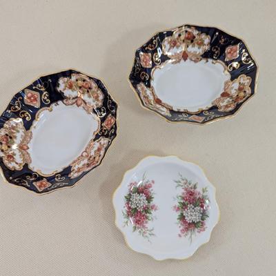 Royal Albert Bone China "Derby" & "Blossom Time Series" Hawthorn (LR)