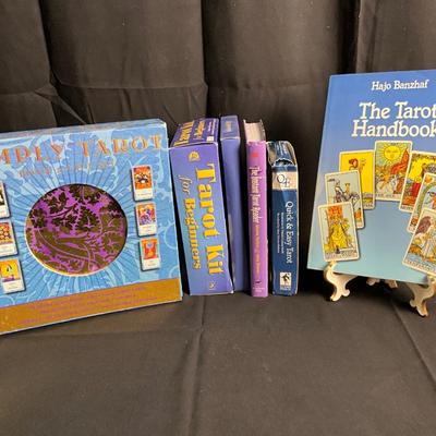 Lot U 613. Tarot Kit