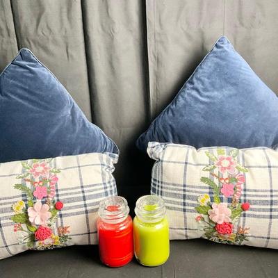 PillowsLot U 615 A Pair of Navy Blue Pier 1 Throw Pillows, & A Pair of Navy/White Plaid w/Floral Pier 1 Throw Pillows, Two Candles