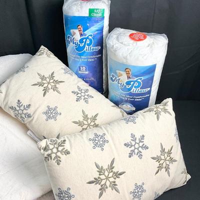 Lot U 616 Plush/Fleece Full Size Blanket, Two Decorative Throw Pillows, Two NIB Bed Pillows