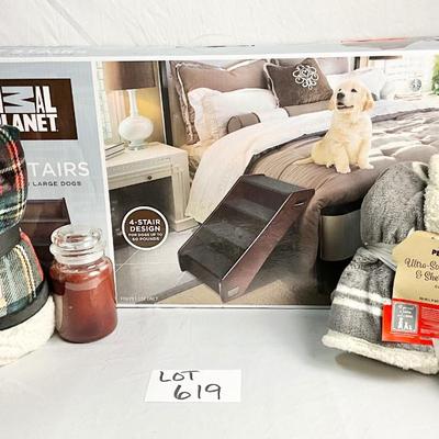 Lot V 619 NIB Animal Planet Four-Stair Design, Dog Steps, NWT Cuddl Duds Plush/Sherpa Throw, Ultra-Soft Microplush/Sherpa Doggy Blanket,...