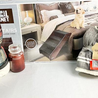Lot V 619 NIB Animal Planet Four-Stair Design, Dog Steps, NWT Cuddl Duds Plush/Sherpa Throw, Ultra-Soft Microplush/Sherpa Doggy Blanket,...