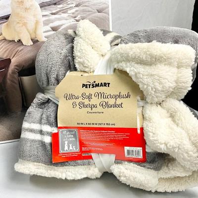 Lot V 619 NIB Animal Planet Four-Stair Design, Dog Steps, NWT Cuddl Duds Plush/Sherpa Throw, Ultra-Soft Microplush/Sherpa Doggy Blanket,...