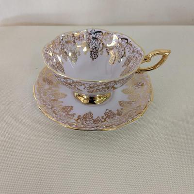Royal Standard Fine Bone China England Gold Leaf Tea Cup & Saucer (LR)