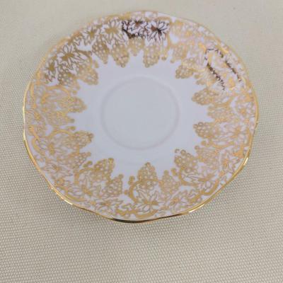 Royal Standard Fine Bone China England Gold Leaf Tea Cup & Saucer (LR)