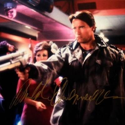 Arnold Schwarzenegger signed Total Recall movie photo 