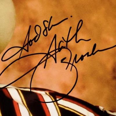 Garth Brooks signed photo