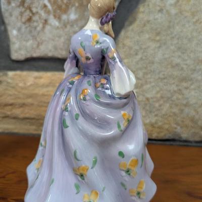 Royal Doulton Figurine Nicola (LR)