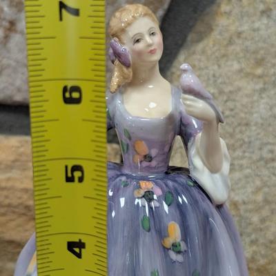 Royal Doulton Figurine Nicola (LR)