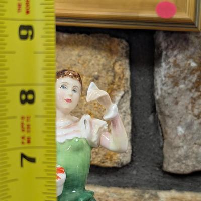 Royal Doulton Figurine Merry Christmas (LR)
