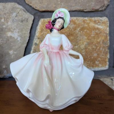 Royal Doulton Figurine Sunday Best (LR)