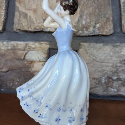 Royal Doulton Figurine Sheila (LR)