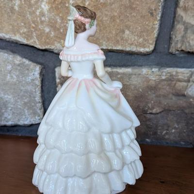 Royal Doulton Figurine Kaitlyn An Exclusive Colourway (LR)