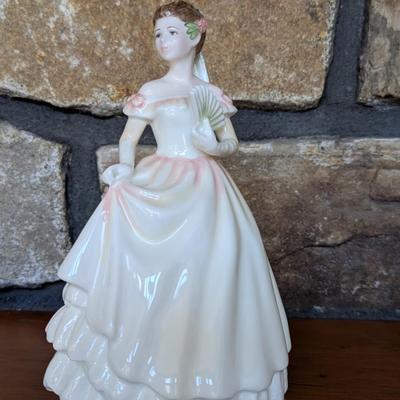 Royal Doulton Figurine Kaitlyn An Exclusive Colourway (LR)