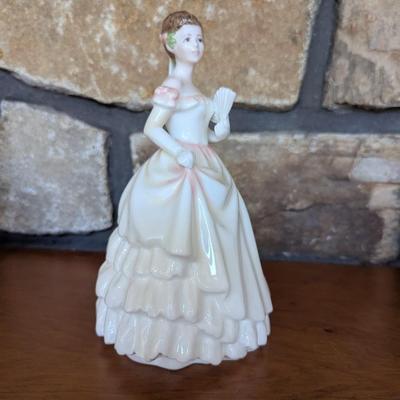 Royal Doulton Figurine Kaitlyn An Exclusive Colourway (LR)
