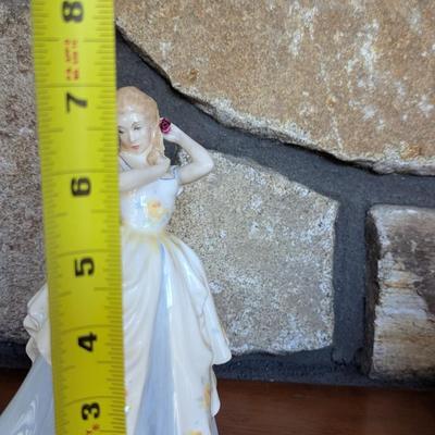 Royal Doulton Figurine Laura (LR)