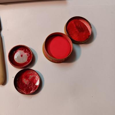 LIKE NEW ELGIN AMERICAN COMPACT, VINTAGE ROUGE AND FINGER NAIL TOOL