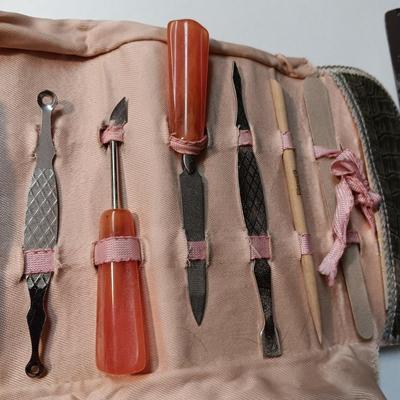 VINTAGE NAIL GROOMING KIT W/BAKELITE HANDLES AND A MIRRORED THERMOMETER