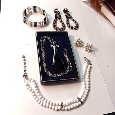 VINTAGE COSTUME JEWELRY