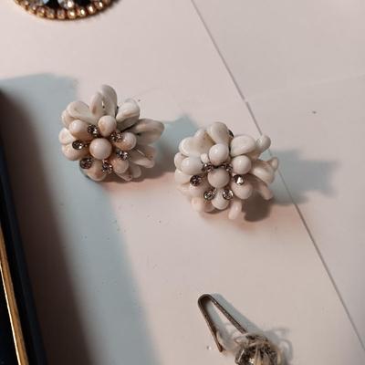 VINTAGE COSTUME JEWELRY