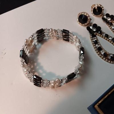 VINTAGE COSTUME JEWELRY