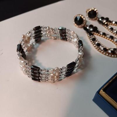 VINTAGE COSTUME JEWELRY