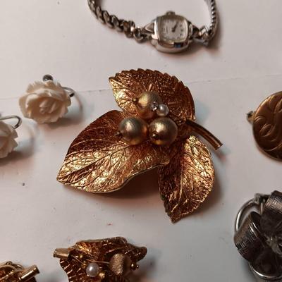VINTAGE COSTUME JEWELRY