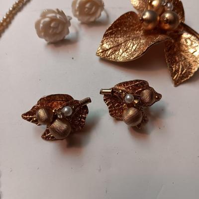 VINTAGE COSTUME JEWELRY