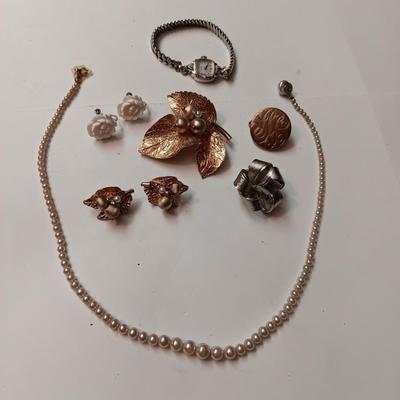 VINTAGE COSTUME JEWELRY