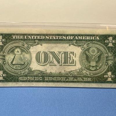 Series 1935-A $1.00 Silver Certificate Uncirculated Condition Serial #B92281050C as Pictured. FREE DOMESTIC SHIPPING.