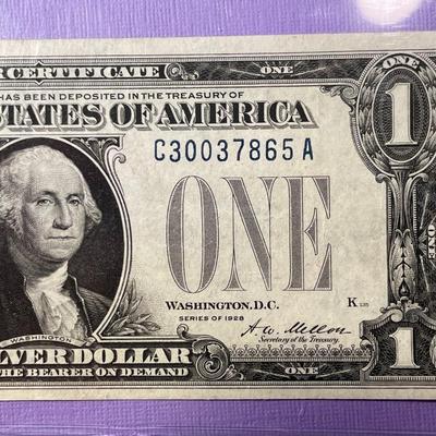 SERIES OF 1928 CRISP AU/UNCIRCULATED "FUNNY BACK" SILVER CERTIFICATE AS PICTURED. FREE DOMESTIC SHIPPING.