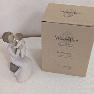 Grandmother Willow Tree Figurine Sculpted Hand-Painted Figure With Box (LR)