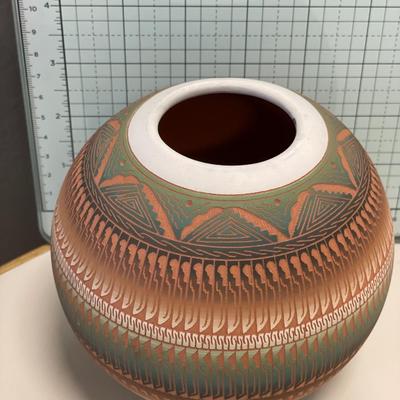 1998 EM Dine Native pottery