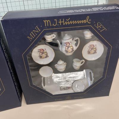 Mini Hummel tea set