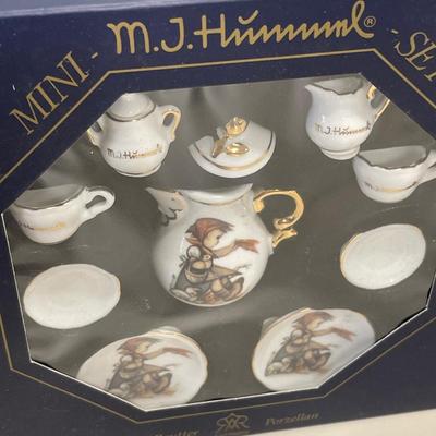 Mini Hummel tea set