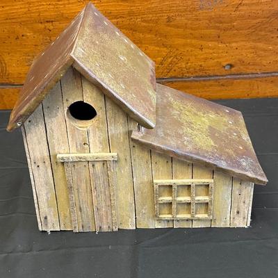 Sturdy Wood Bird House with Metal Roof