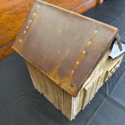 Sturdy Wood Bird House with Metal Roof