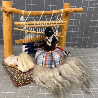 Loomer Doll Weaving the Rung