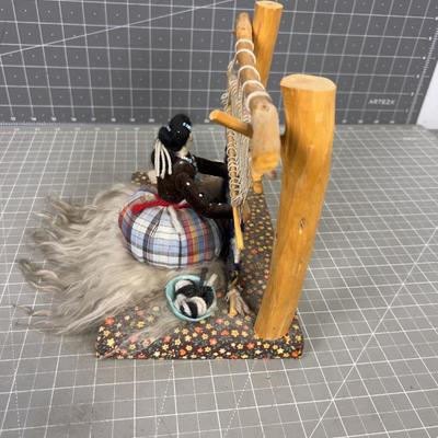 Loomer Doll Weaving the Rung