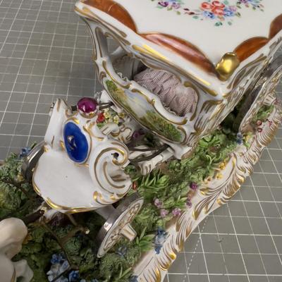 LUIGI FABRIS PORCELAIN HORSE AND CARRIAGE