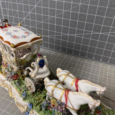 LUIGI FABRIS PORCELAIN HORSE AND CARRIAGE