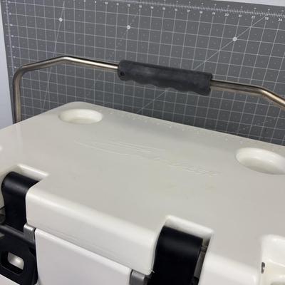 Lost Creek 20 Quart Cooler 