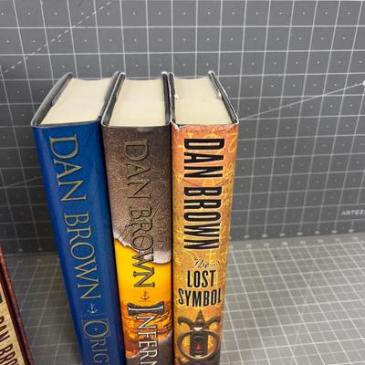 5 Dan Brown Hard Back includes Box Set